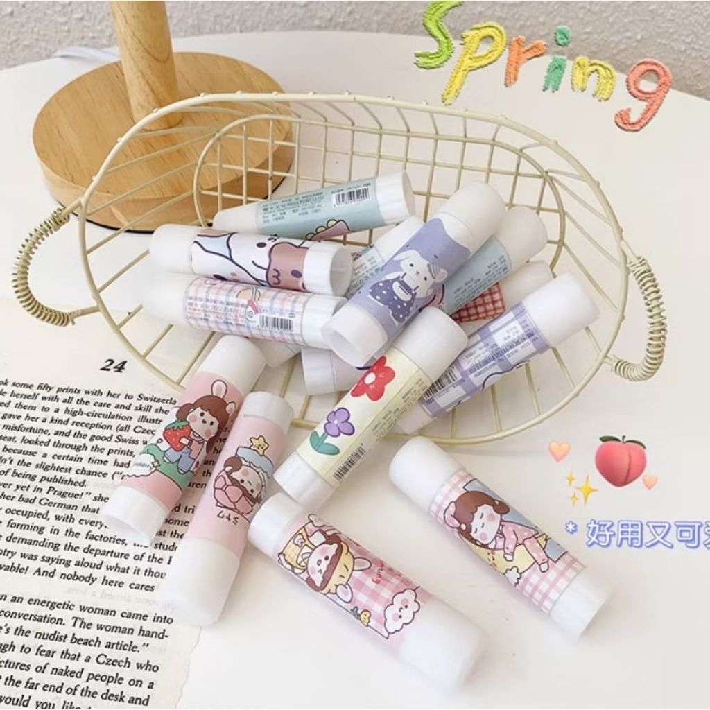 

Lem Glue Stick Karakter Lucu Lem Stik Batang Putar Perlengkapan Sekolah Kantor / Lem Kertas putar