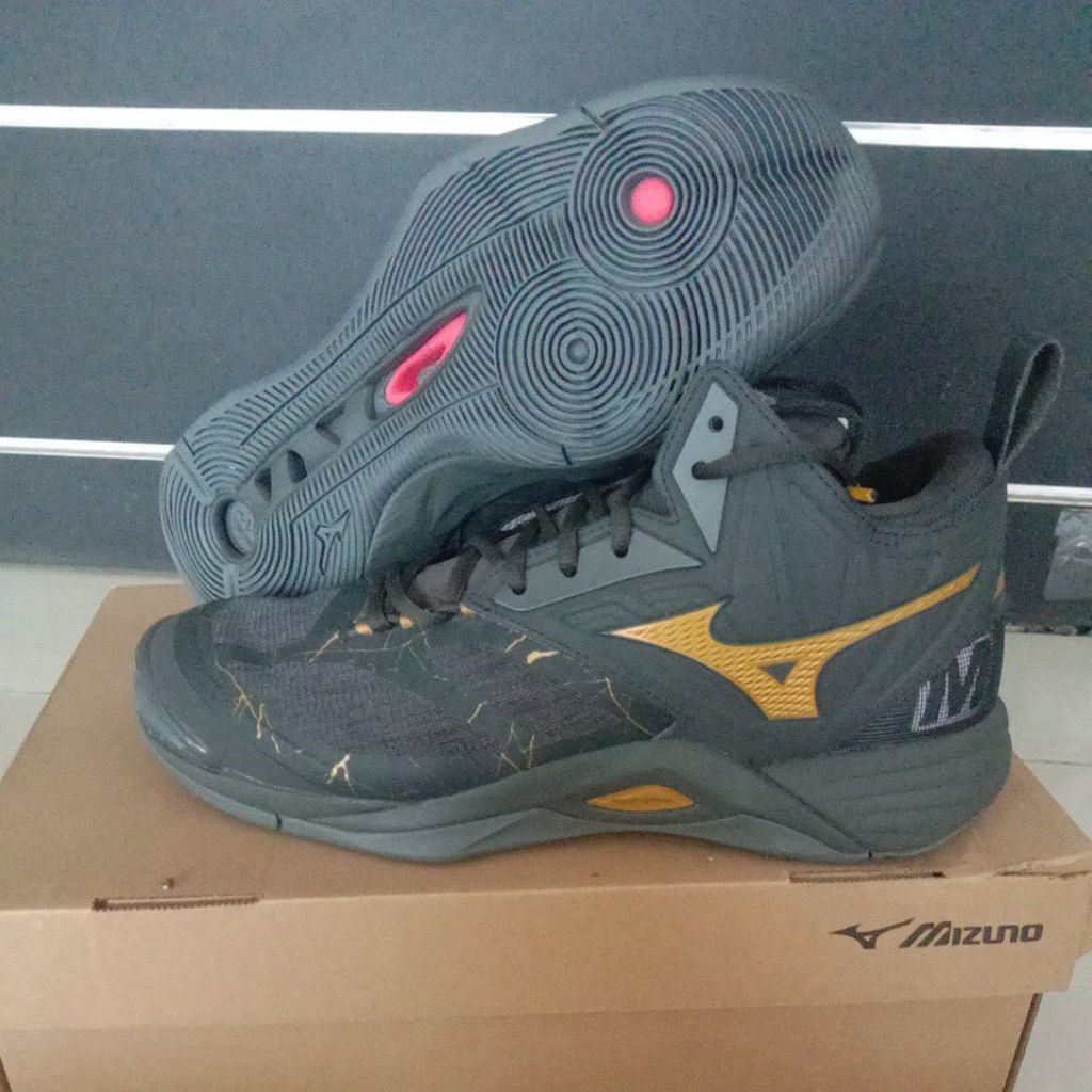 Sepatu vo volly Mizuno wave momentum 2 Mid 100% original