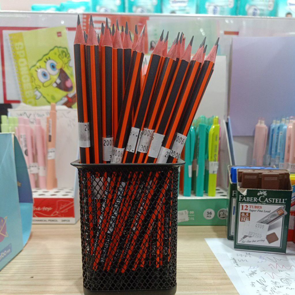 

Deli Pensil Salur 2B Ergonomic Triangular Barrel/20006