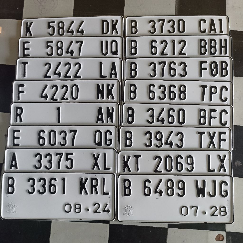 plat nomor motor sepasang