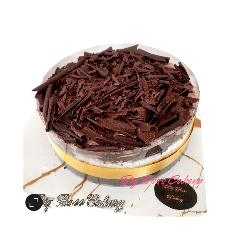 

CHOCOLATE VANILLA CAKE