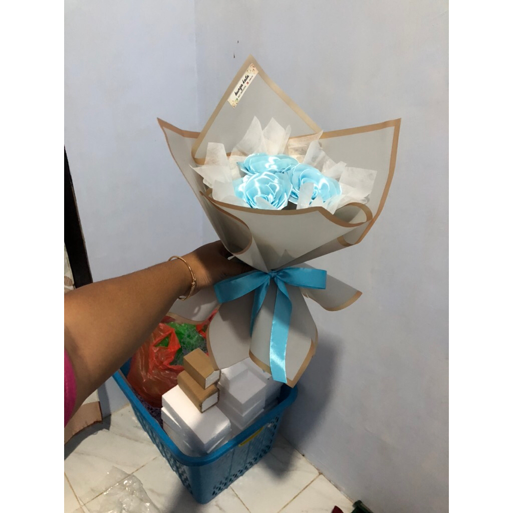 

round buket pita satin 3tangkai/ 4tangkai