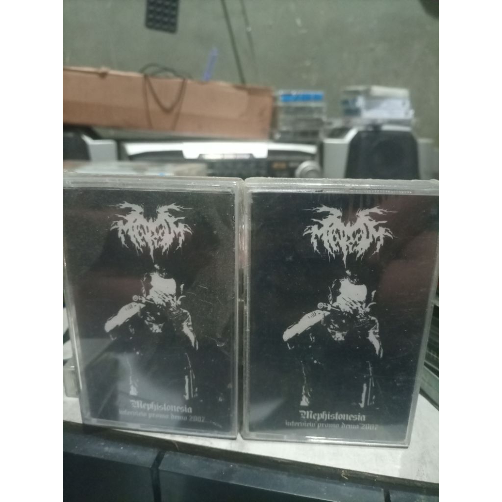 kaset pita makam black metal