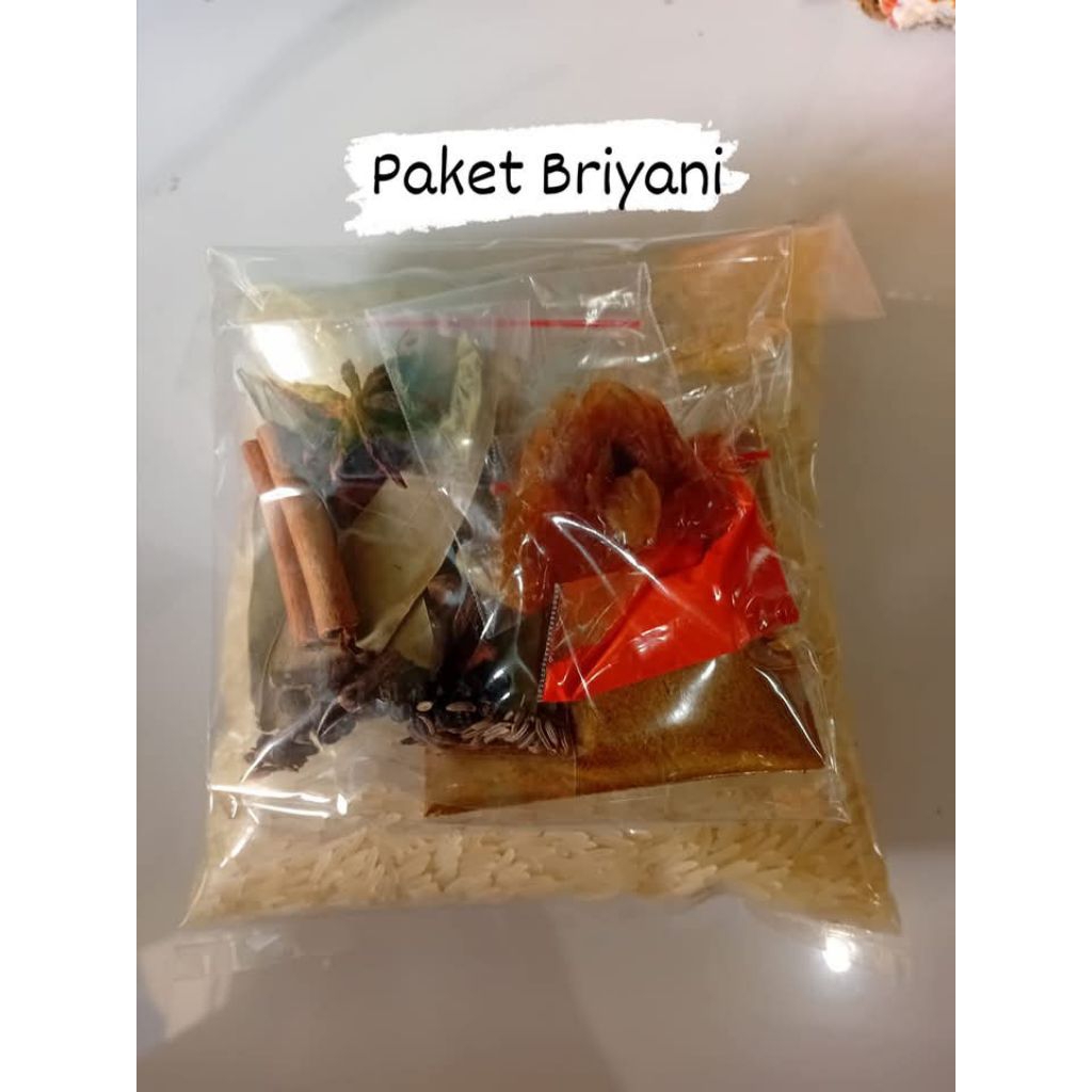 

Beras Basmati 500gr + bumbu biryani lengkap untuk 5-6 porsi