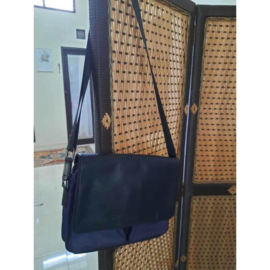 tas laptop hush puppies preloved  muat laptop 13 inch