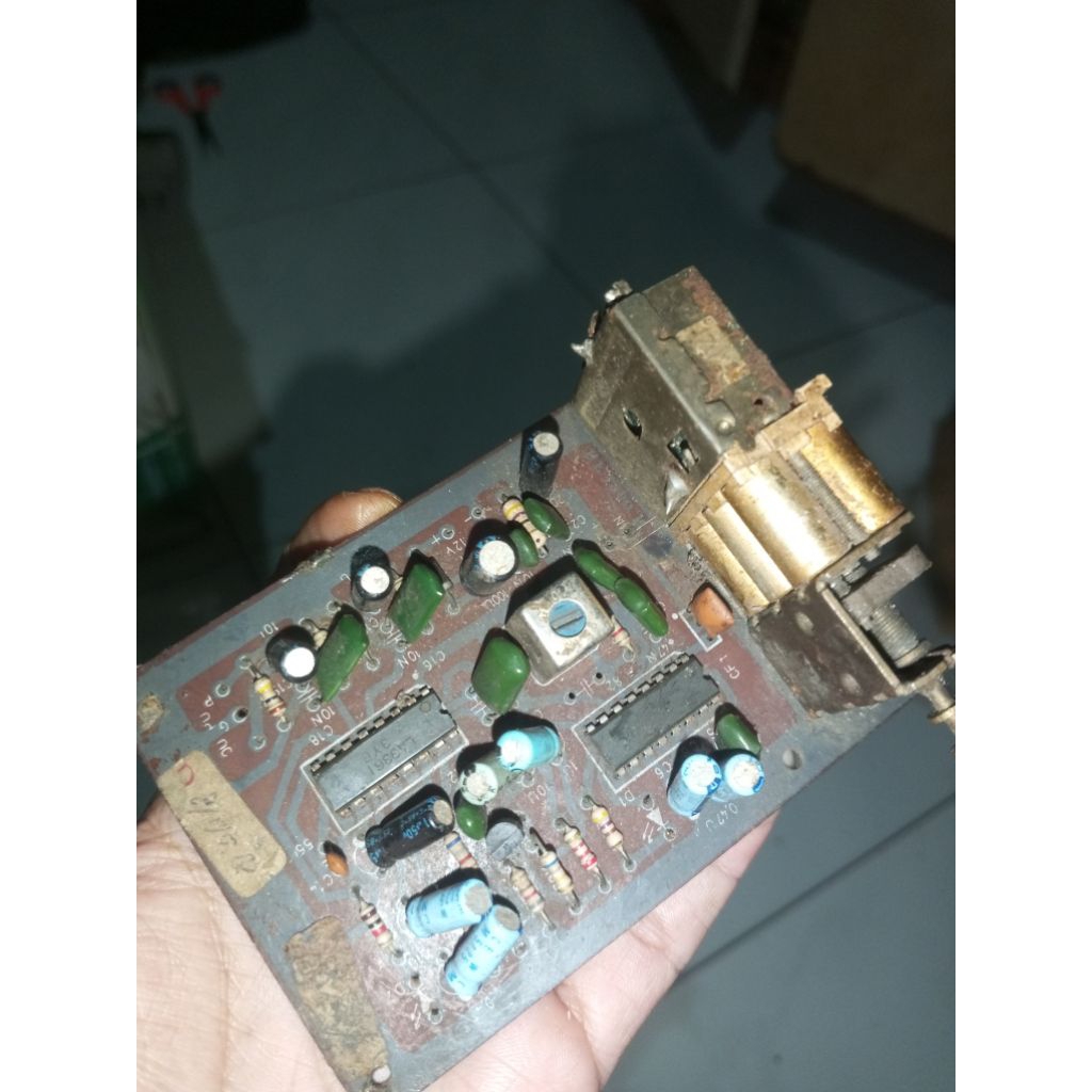 kit radio tuner FM stereo kondisi masih normal...siap dirakit...