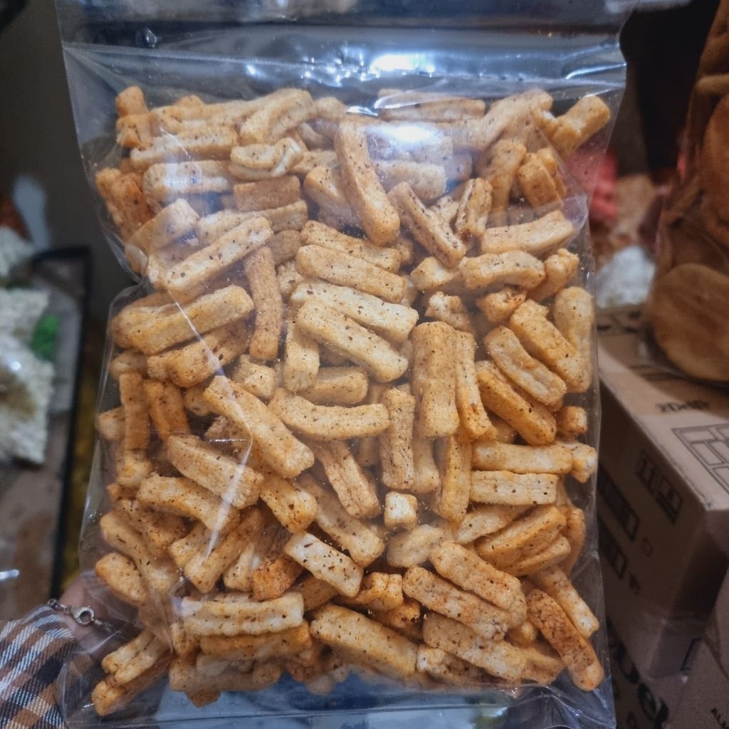 

Cemilan Krupuk Pedo Cabe ijo / Pedas 200gr