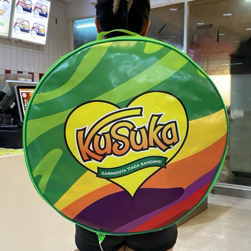 

TERMURAH READY STOCK KUSUKA GARING GO BAG ISI 42 PCS @17GRAM VARIAN RASA CAMPUR / RANSEL KUSUKA VIRAL PRJ 2025 / BACKPACK PLASTIK BESAR SNACK KEKINIAN