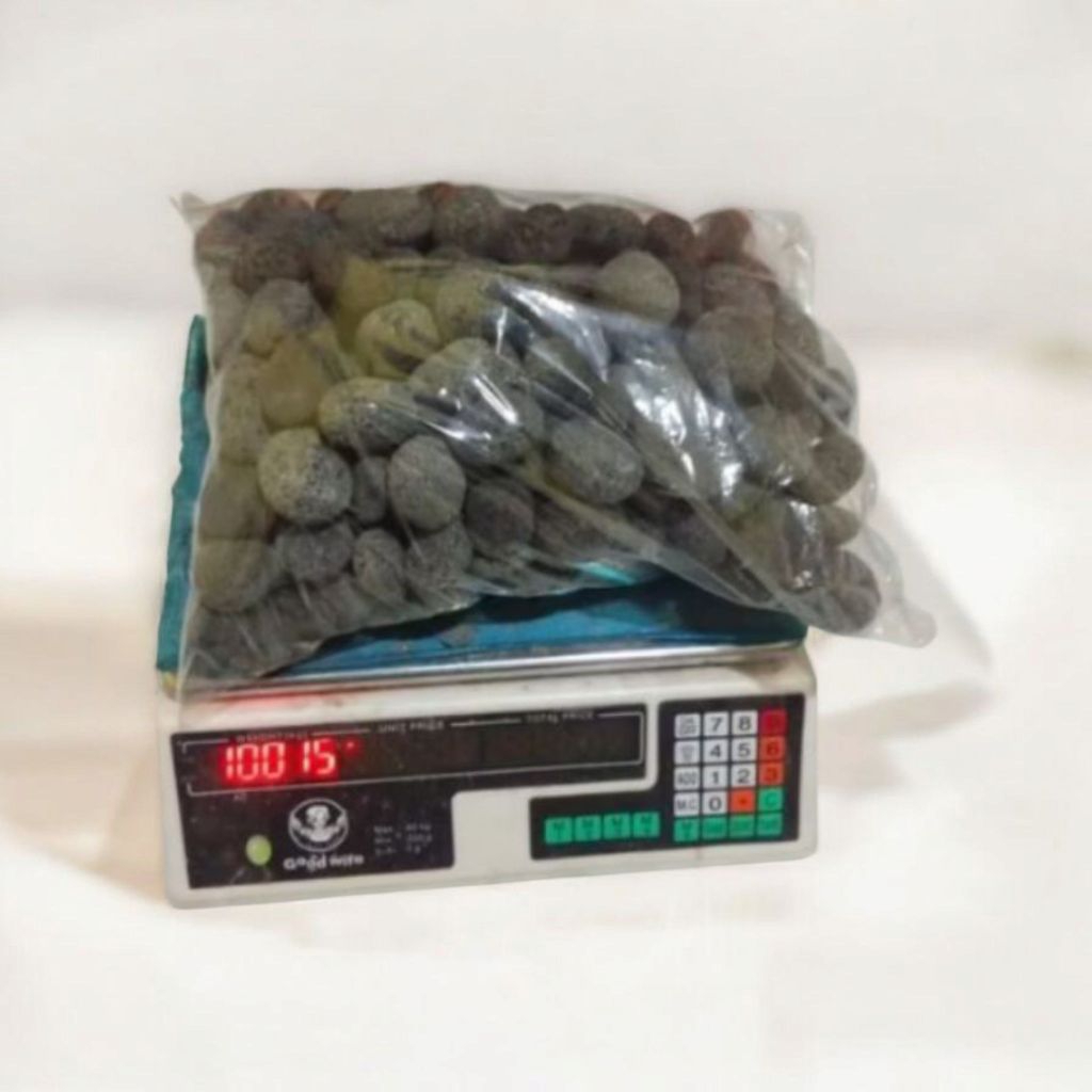 10kg batu hitam lava/batu koral hitam/batu taman/batu hitam/batu kali/batu lava pebble/Batu sikat/Ba