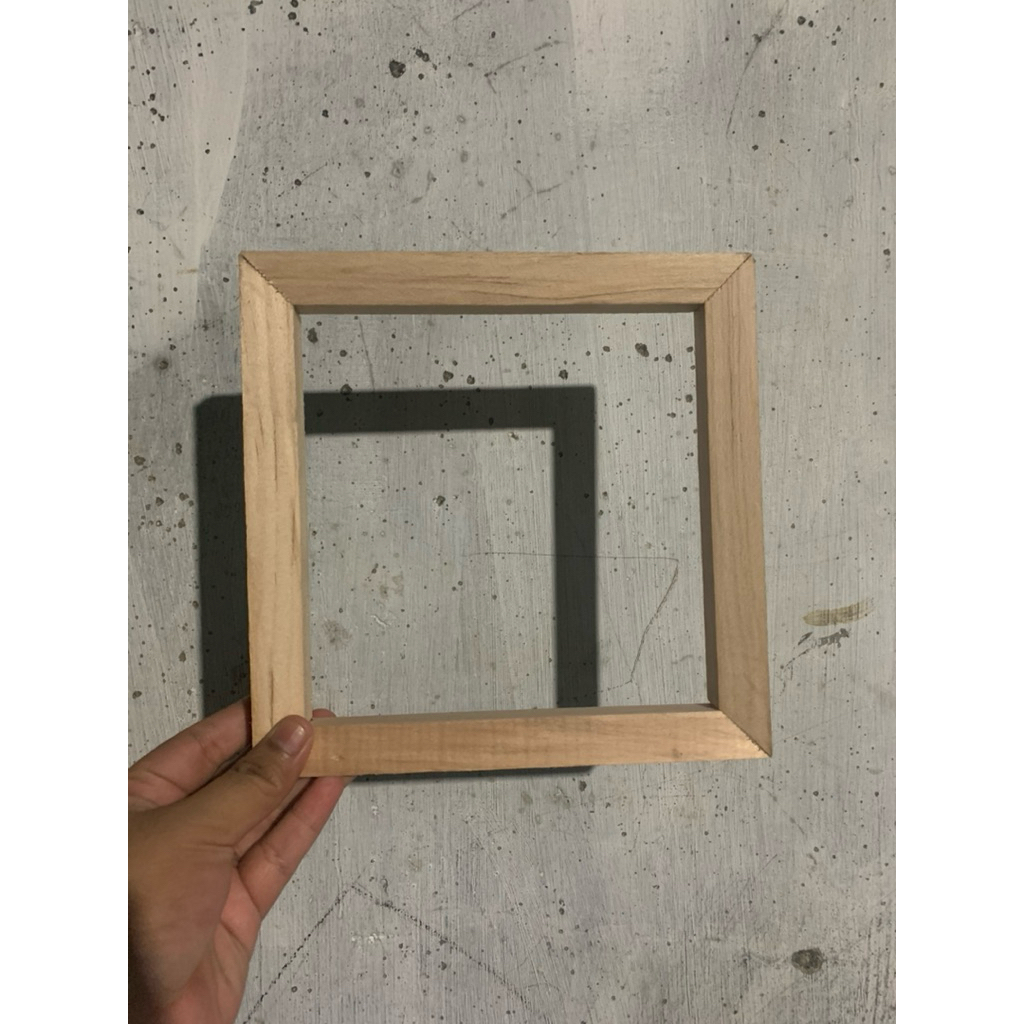 

SPANRAM KAYU DAMAR (agatis) 20x20 cm