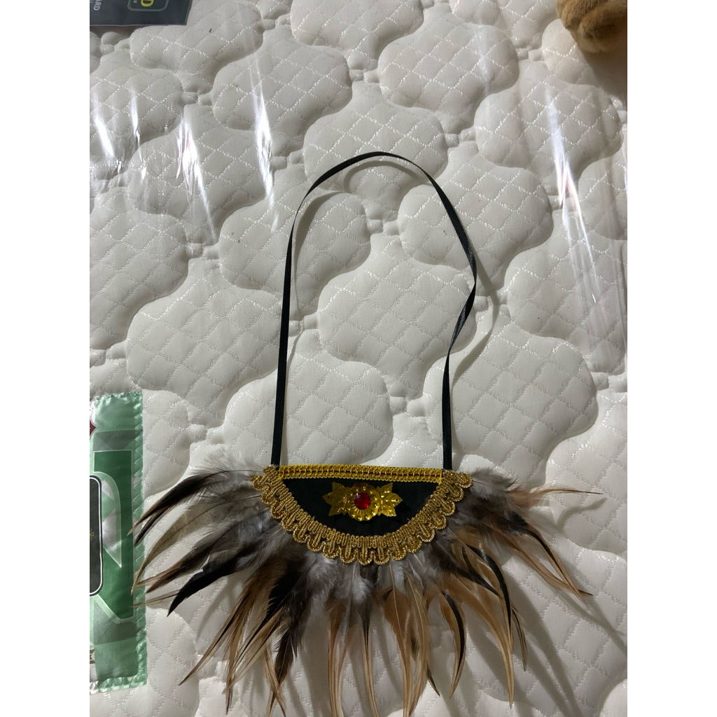 kalung bulu adat Papua (BULU AYAM BERKUALITAS).cocok untuk semua acara