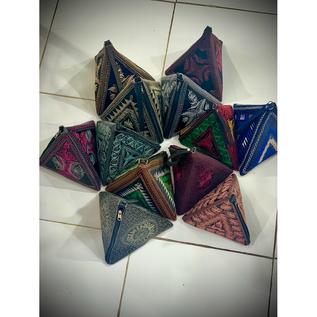 tas kerucut/peucok rubong Aceh