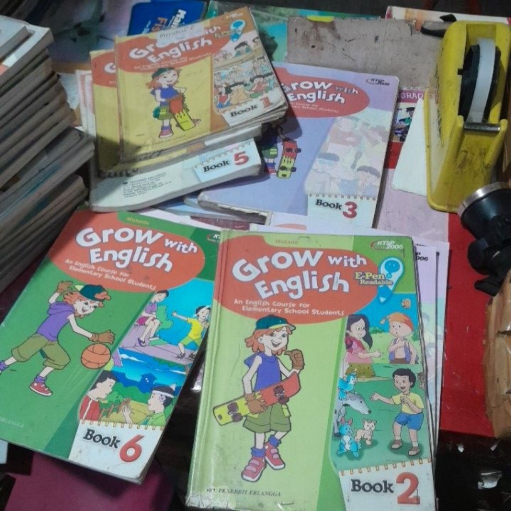 BUKU BAHASA INGGRIS/ GROW WITH ENGLISH KURIKULUM KTSP 2006 UNTUK SD KELAS 1,2,3,4,5,6 PENERBIT ERLAN