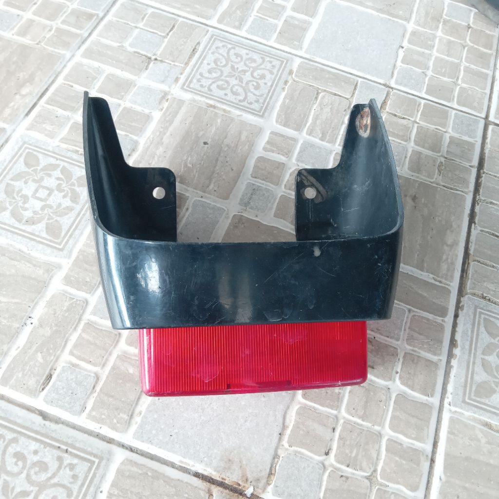 cover buntut tutup stoplamp suzuki a100 econos ori