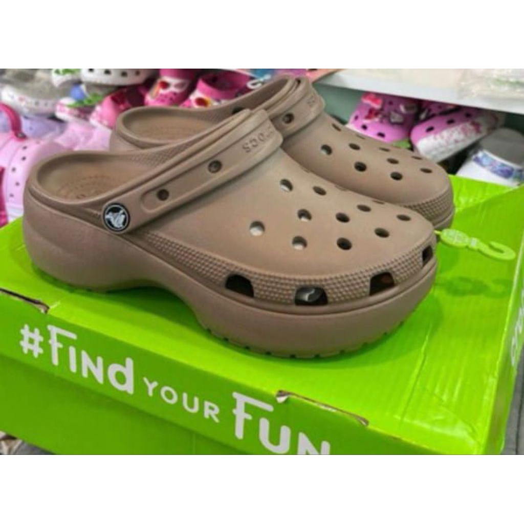 CROCS PLATFORM CLASSIC WANITA/SANDAL CROCS PLATFORM CLASSIC WANITA/SANDAL CROCS CLASSIC WANITA