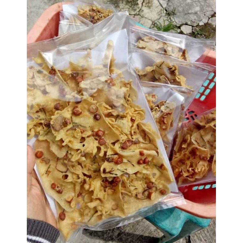 

Peyek kacang dan peyek teri