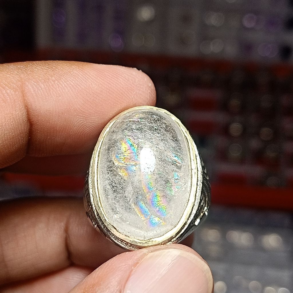 CINCIN PRIA BERMATA BATU KECUBUNG AIR PELANGI KALIMANTAN ( NATURAL QUARTZ, RING ALPAKA SIZE 7 )