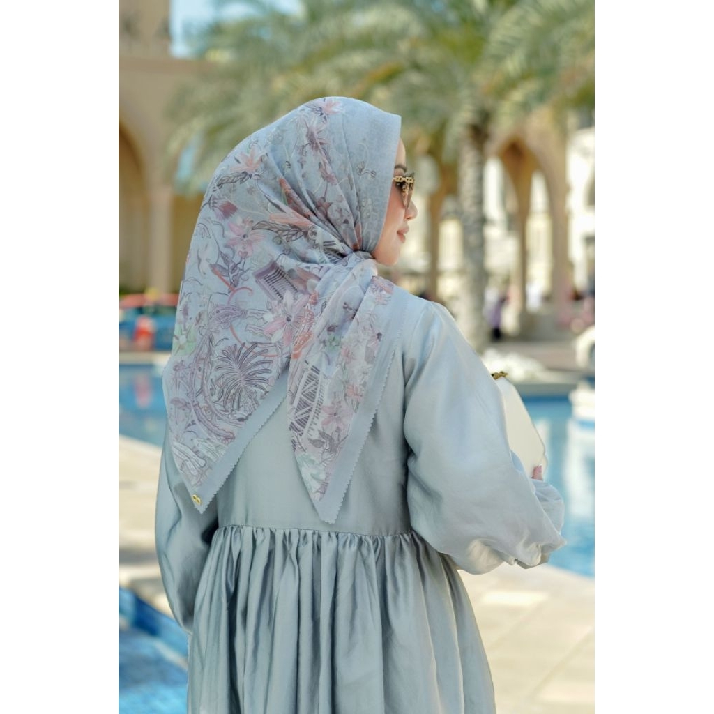 buttonscarves dubai waterfal