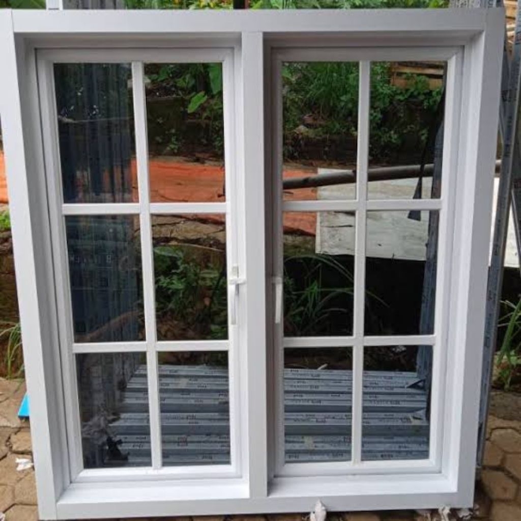 Jendela Sleding Variasi Ornamen Aluminium dan teralis besi