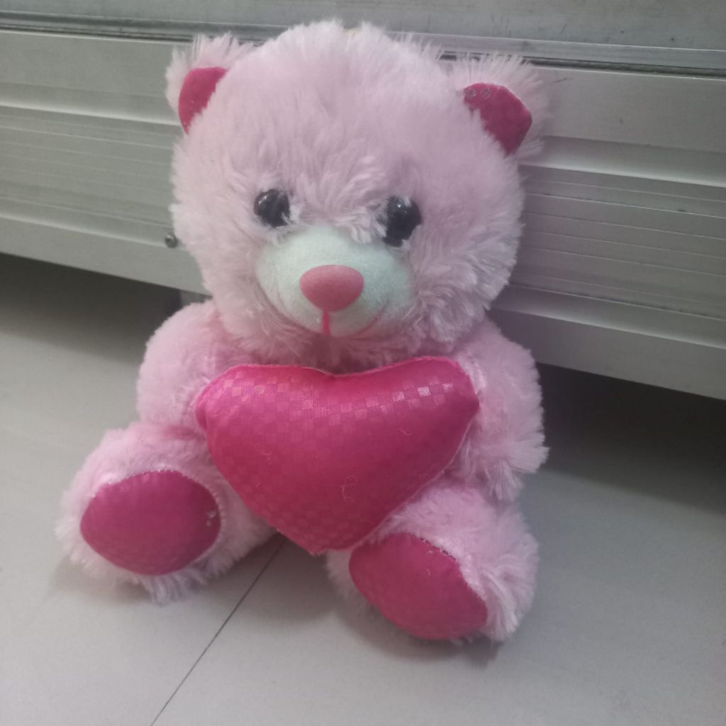 boneka beruang kecil beruang pink hati