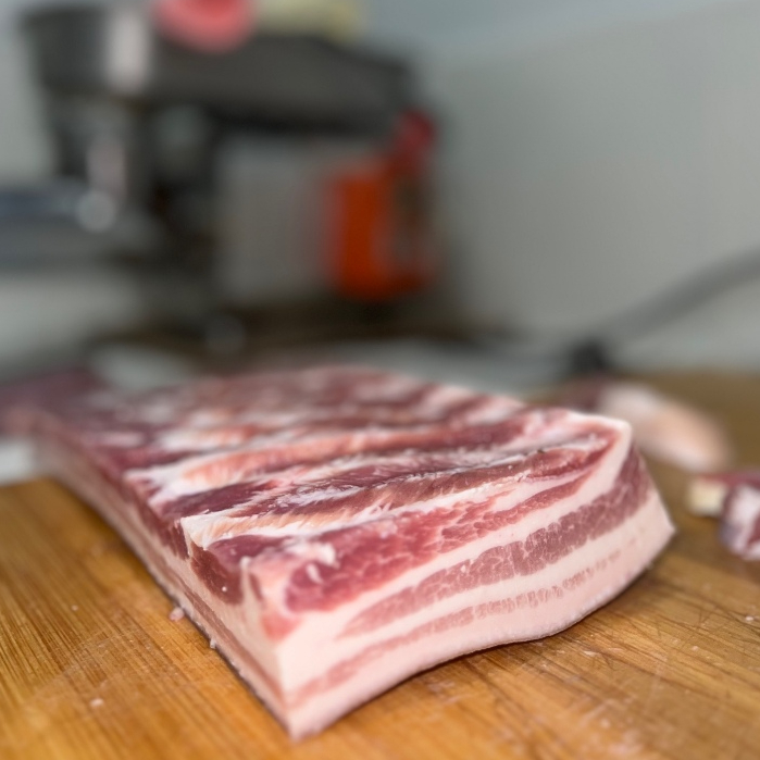 

Samcan Babi IMPORT Super Premium Berlapis 5 Pork Belly Skin on Import 1kg