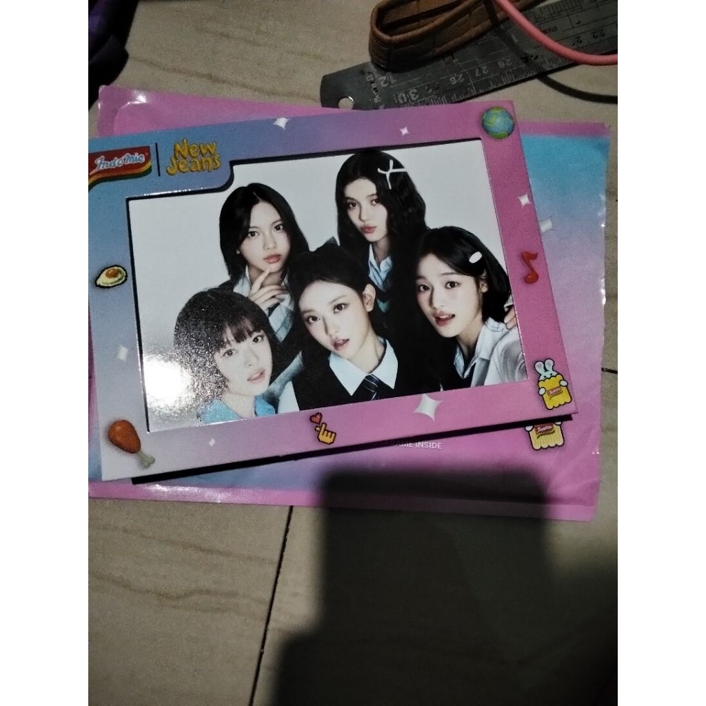 postcard set with frame Indomie × newjeans unsealed