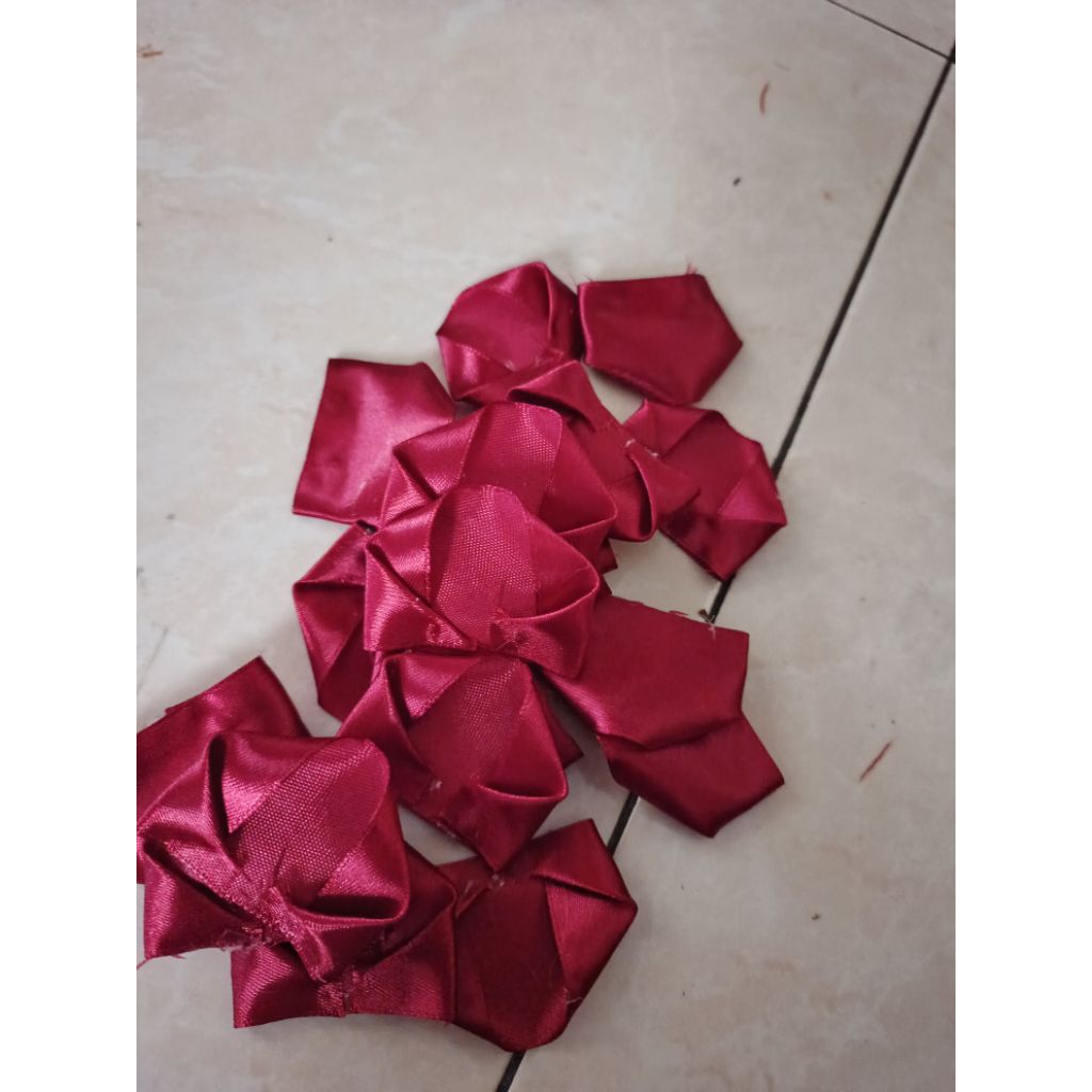 

kelopak bunga pita satin isi 50 pcs/kelopak satin 4cm/pita satin murahh