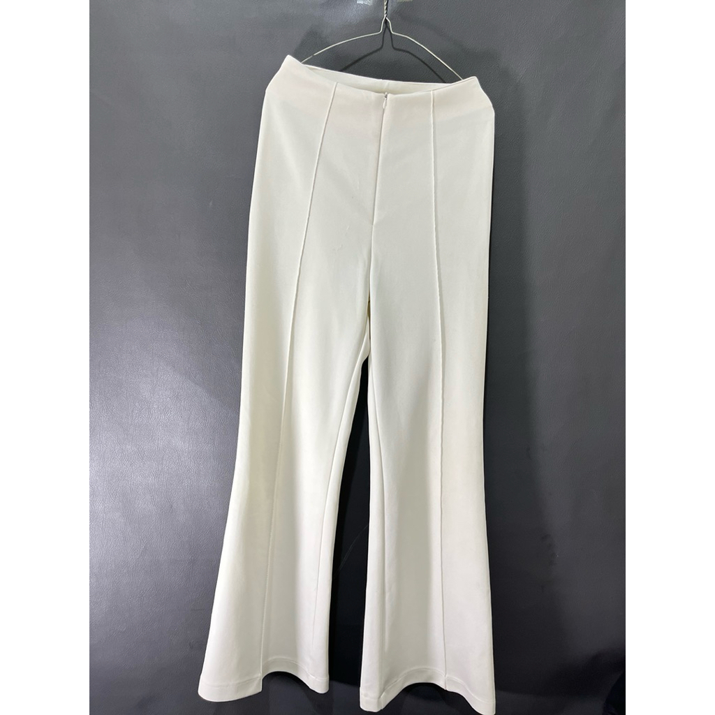 Preloved ByOchae celana kulot bahan panjang wanita putih tulang