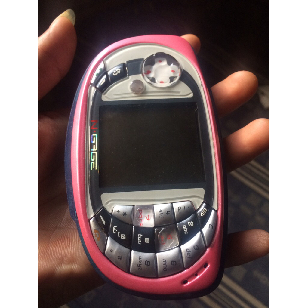 Nokia N-gage QD Bahan