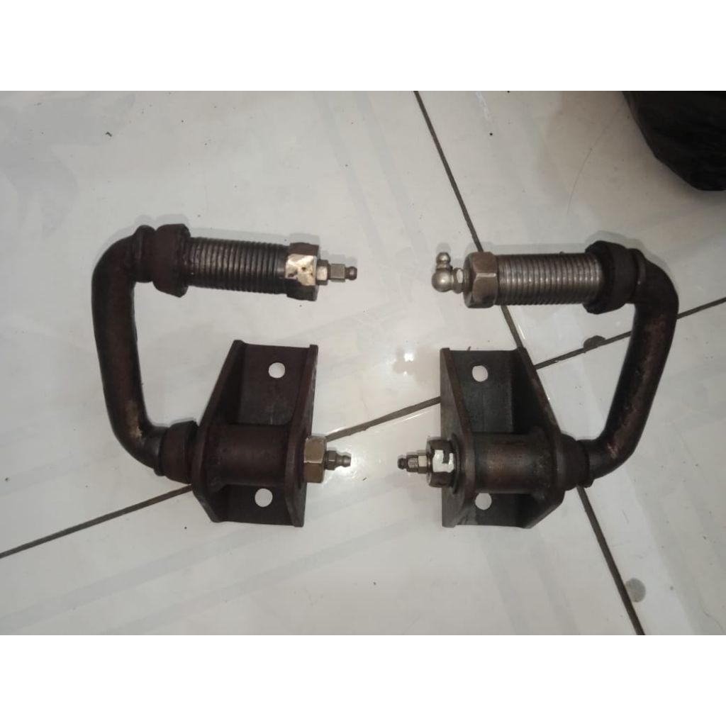 Anting Per Daun Jeep WILLYS