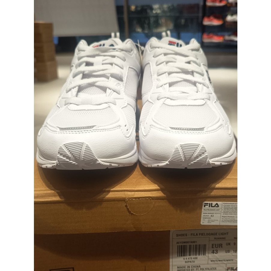 Sepatu Sport FILA Fieldgage Light Pria Putih - Sepatu Lari Original