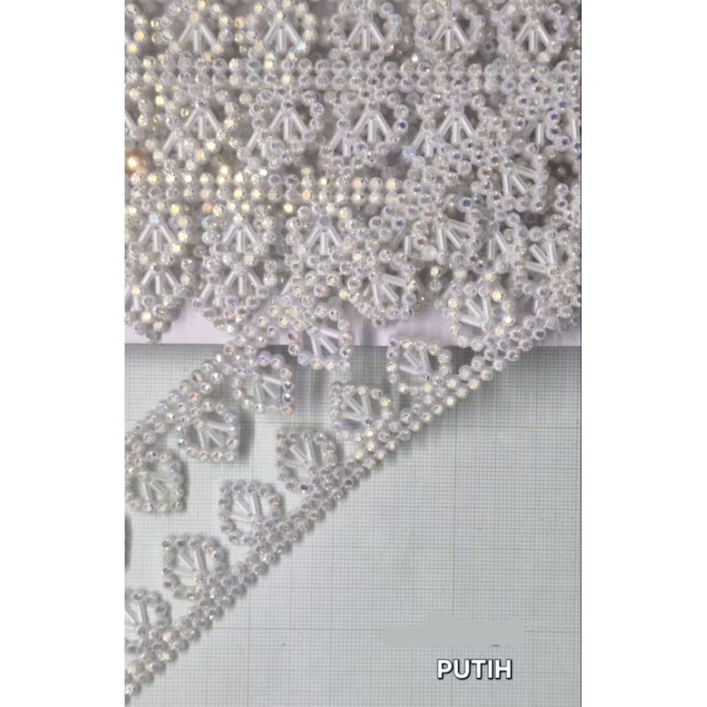 Payet meteran daun permata putih (permeter)