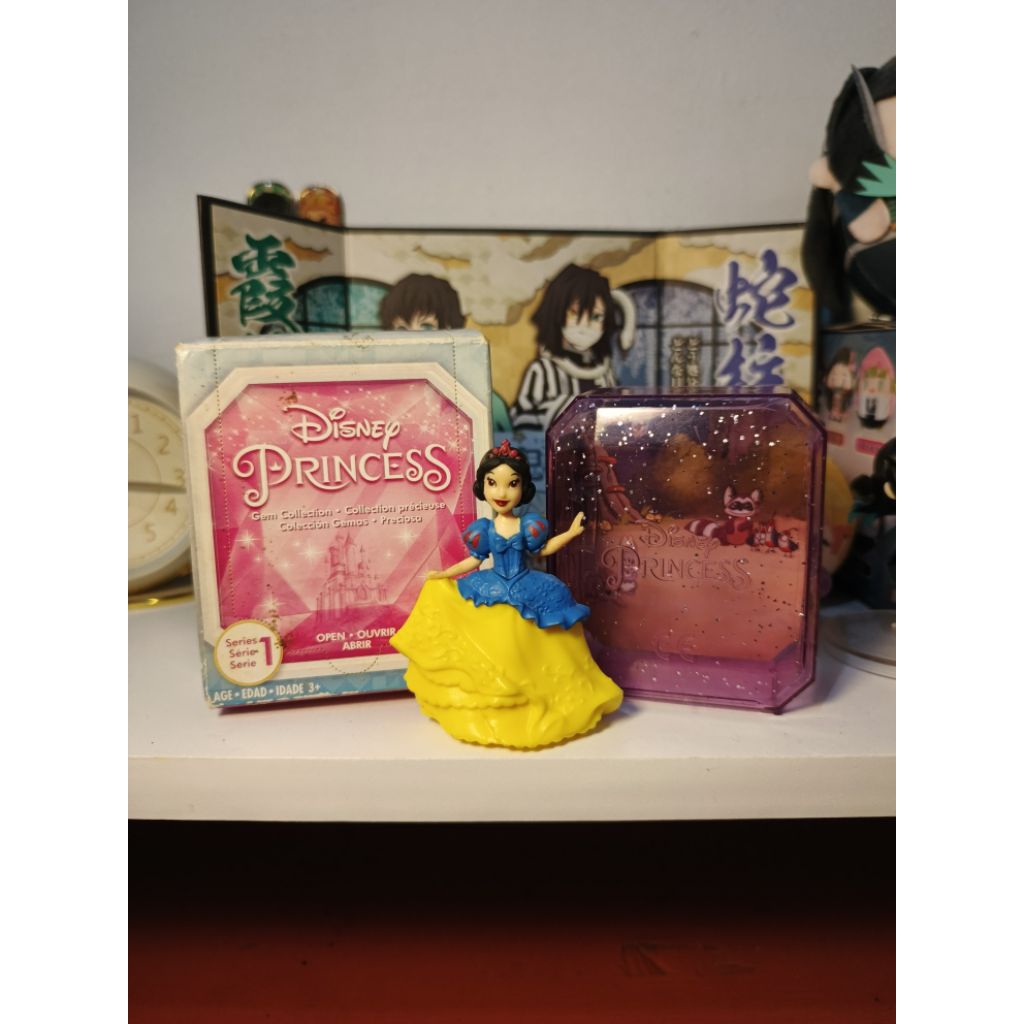 Disney Princess royal stories figure suprise blind box (putri salju)