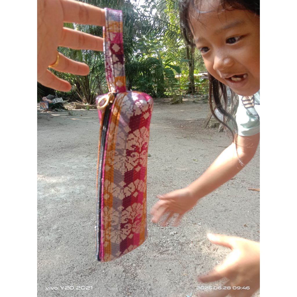 

tempat pensil dari kain lapisan busa/dikirim random warna