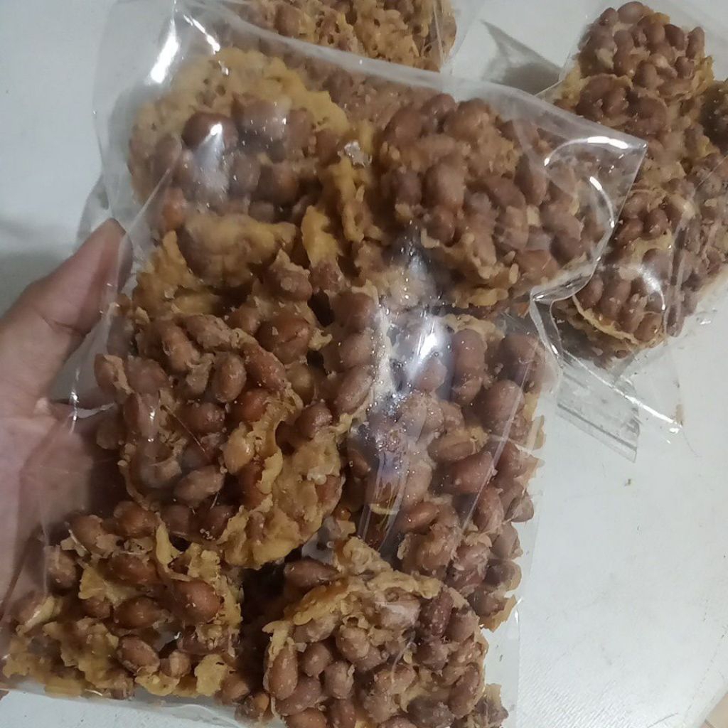

peyek kacang tanah berat 254gr