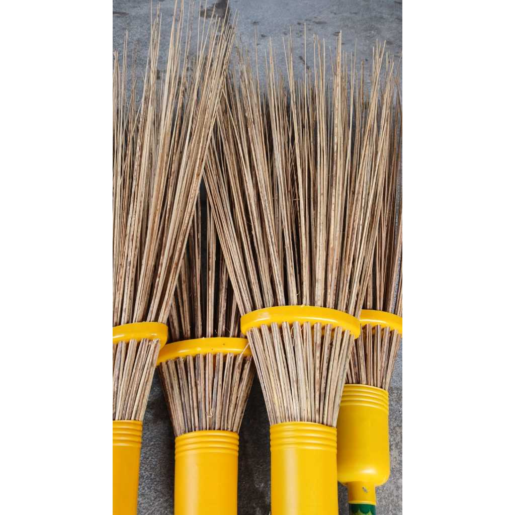 SAPU LIDI TAMAN LAKOP KUNING