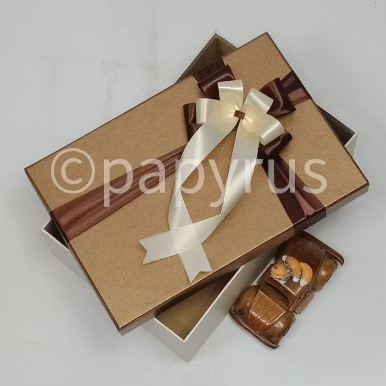 

PAPYRUS Kombinasi 20x30 Tinggi 5cm Kotak Kado Gift Box V1