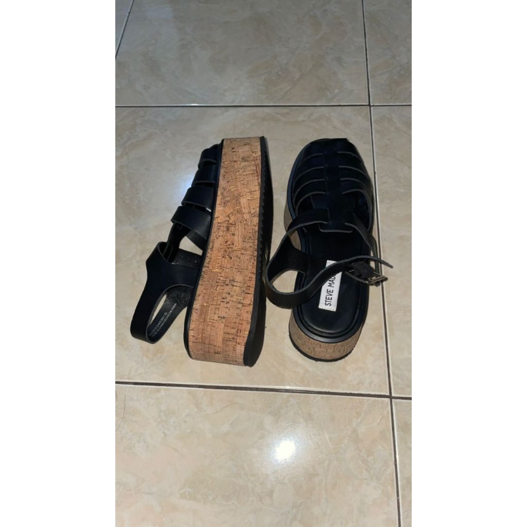 Sendal Wedges/Hak Tinggi Steve Madden