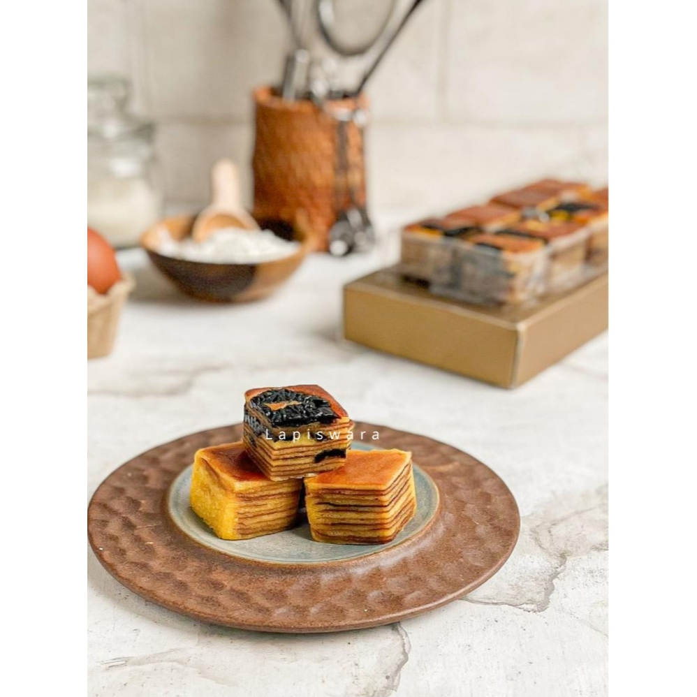

Lapis Legit Bites by Lapiswara | Isi 12 pcs