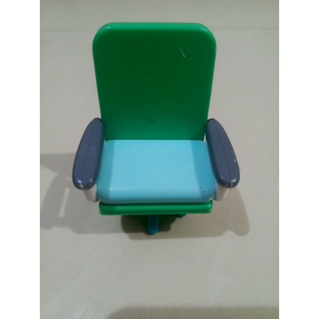 Perabotan kursi Barbie