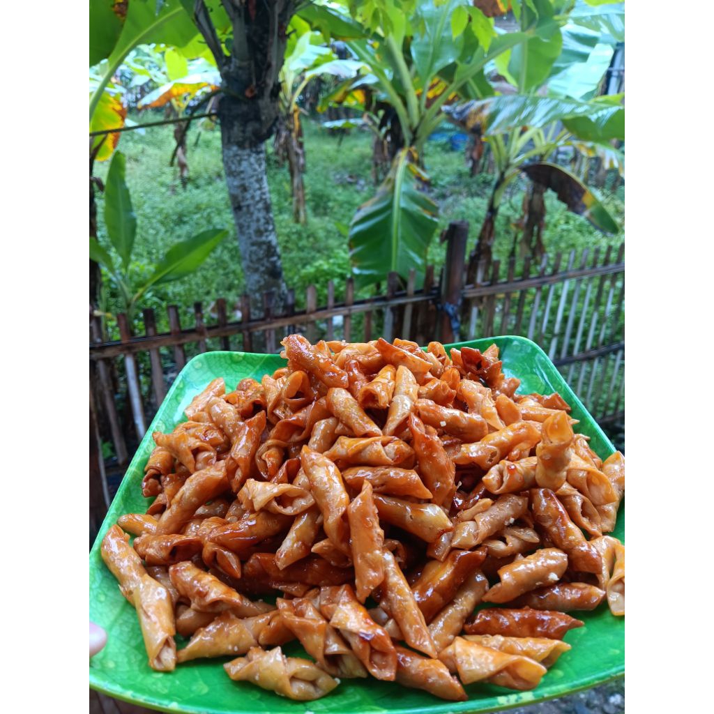 

kacang umpet atau kacang sembuyi enak gurih bercaramel