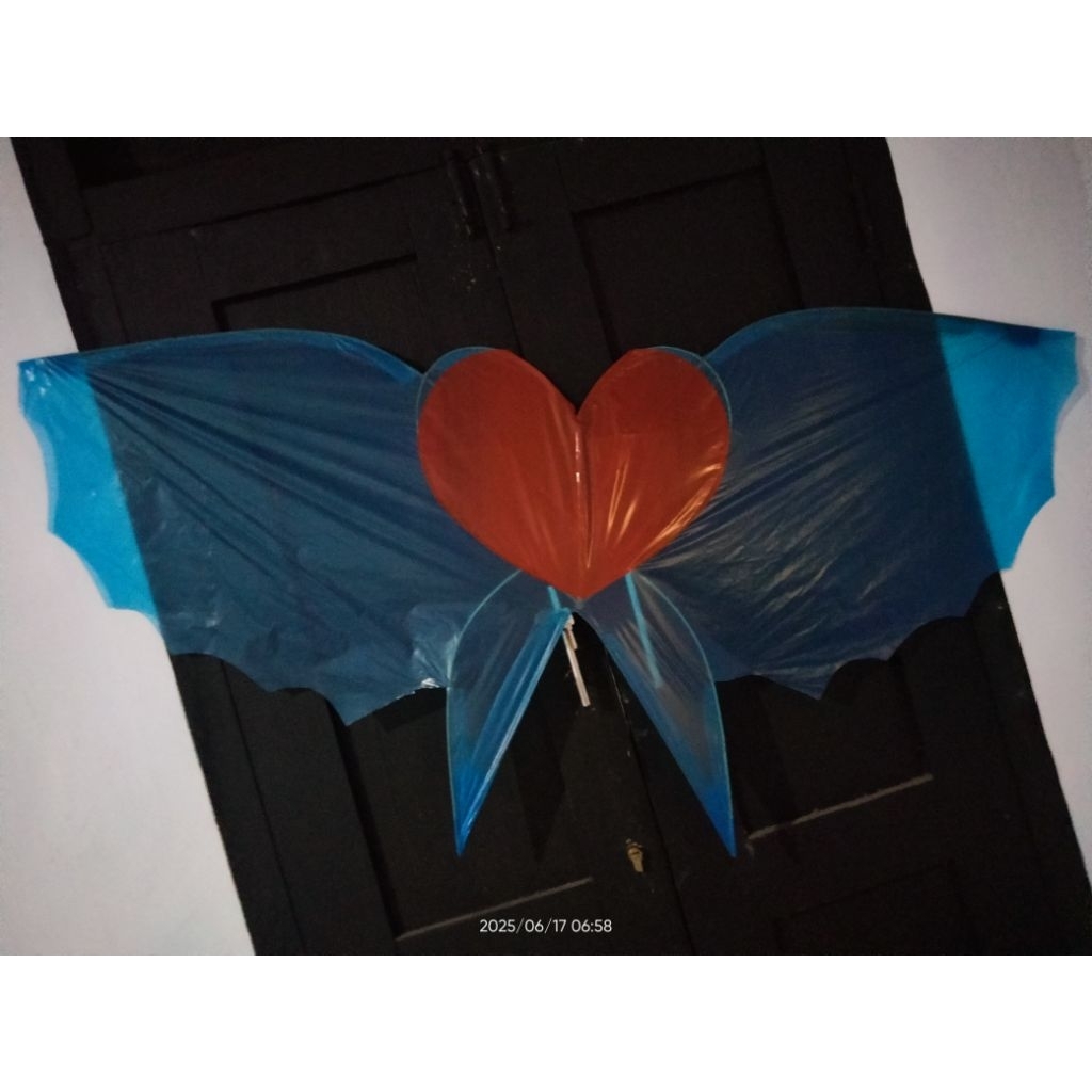 layangan love / hati bersayap