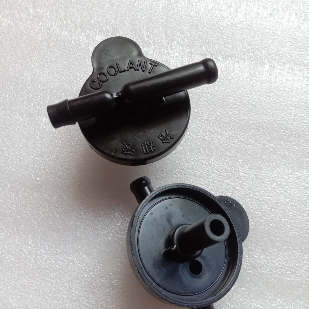 tutup tabung cadangan air radiator universal