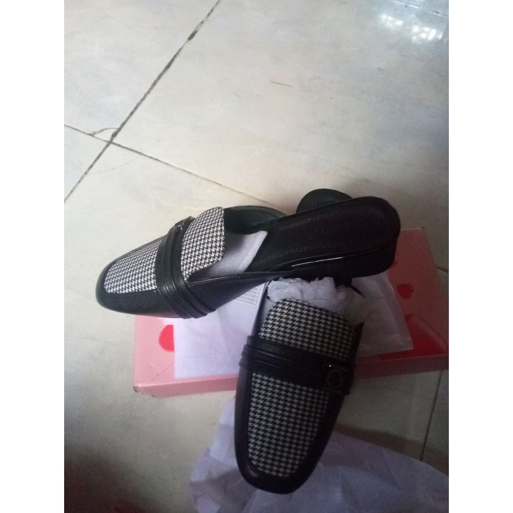 Sepatu Bustong wanita merk Genny 1243004