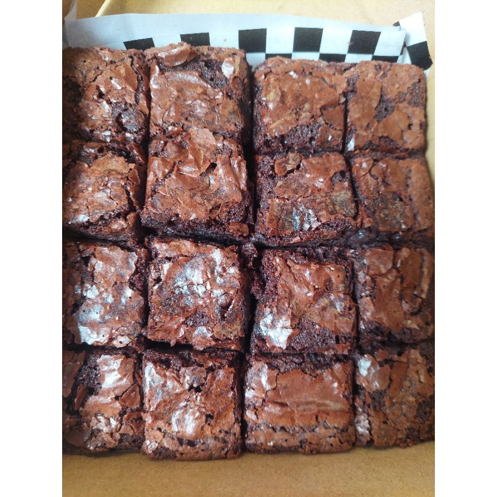 

BROWNIES FUDGY 1 LOYANG (wajib tambah bubble wrap & box)