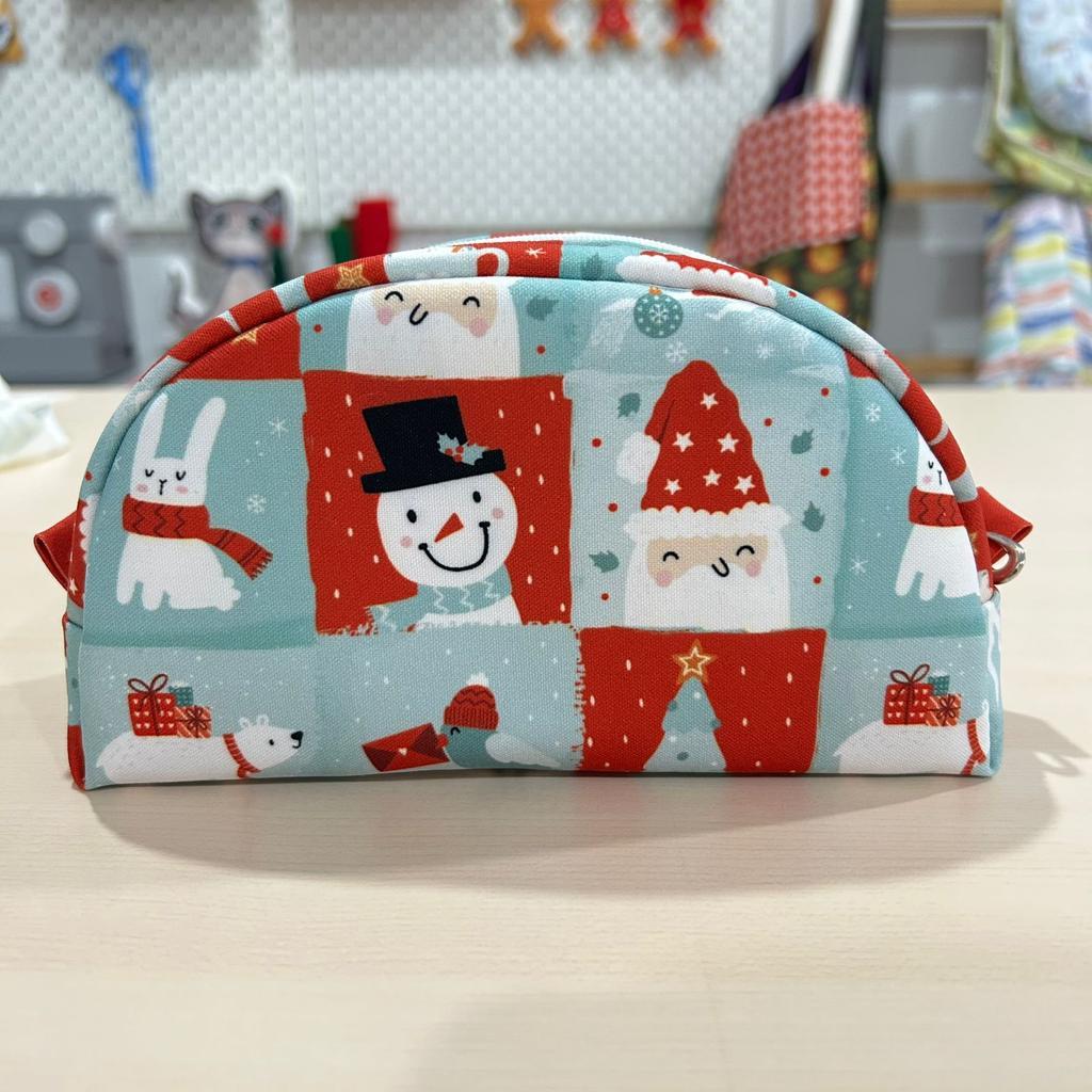 Half Moon Pouch Custom / Pouch Setengah Lingkaran Custom - Arlie Percetakan Kain