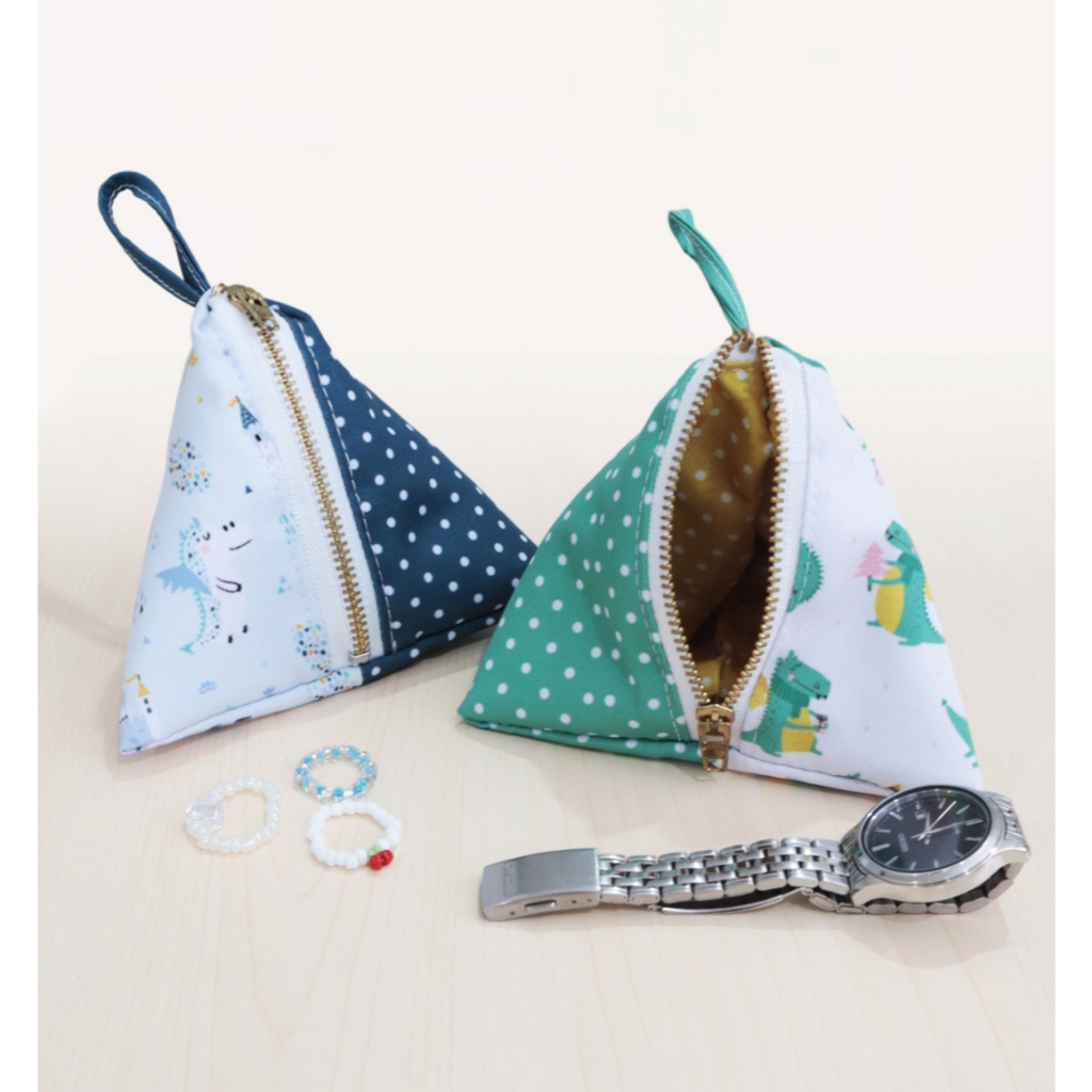 Pyramid Pouch / Pouch Mini Segitiga Custom - Arlie Percetakan Kain