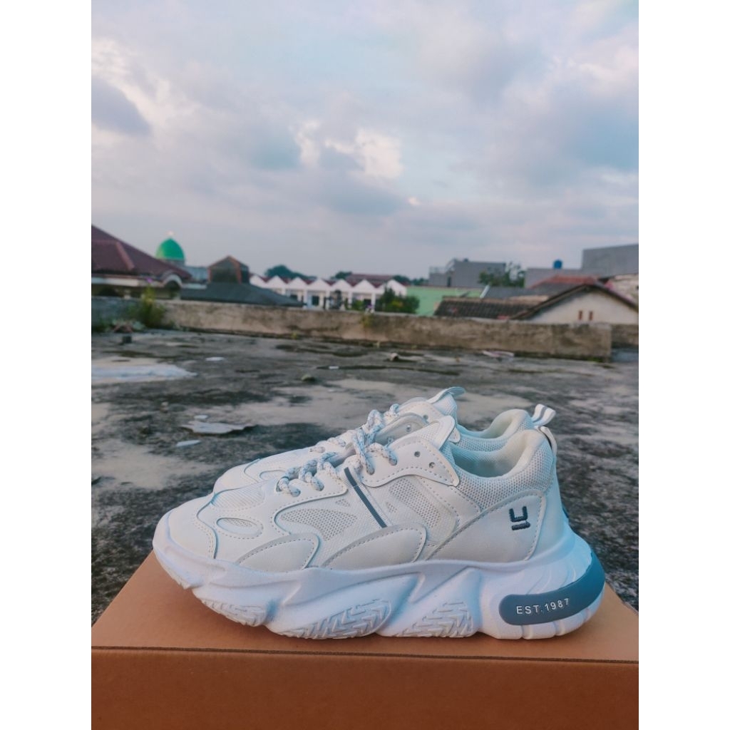 Sepatu Running ( Running Shoes Size 42 )