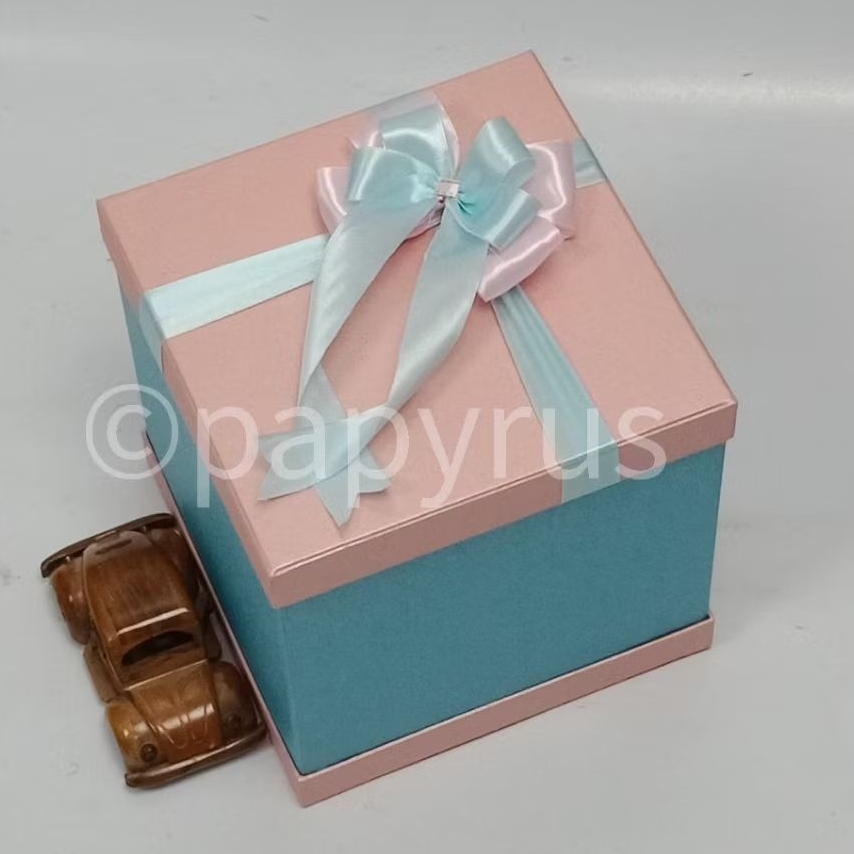

PAPYRUS Sandwich 20x20 Tinggi 20cm Kotak Kado Gift Box V2