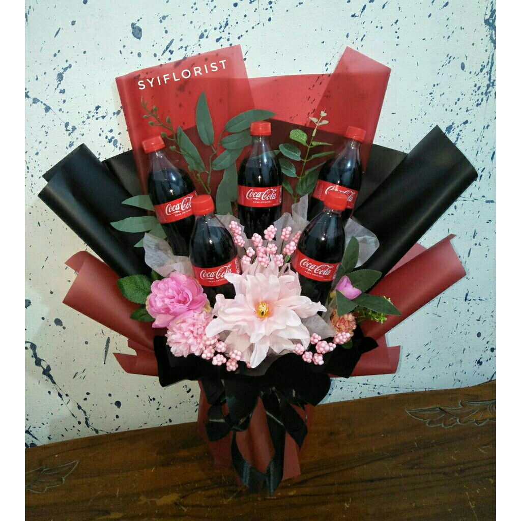 

BUKET COCA-COLA UNTUK HADIAH SEMPRO, WISUDA, ULTAH, DLL